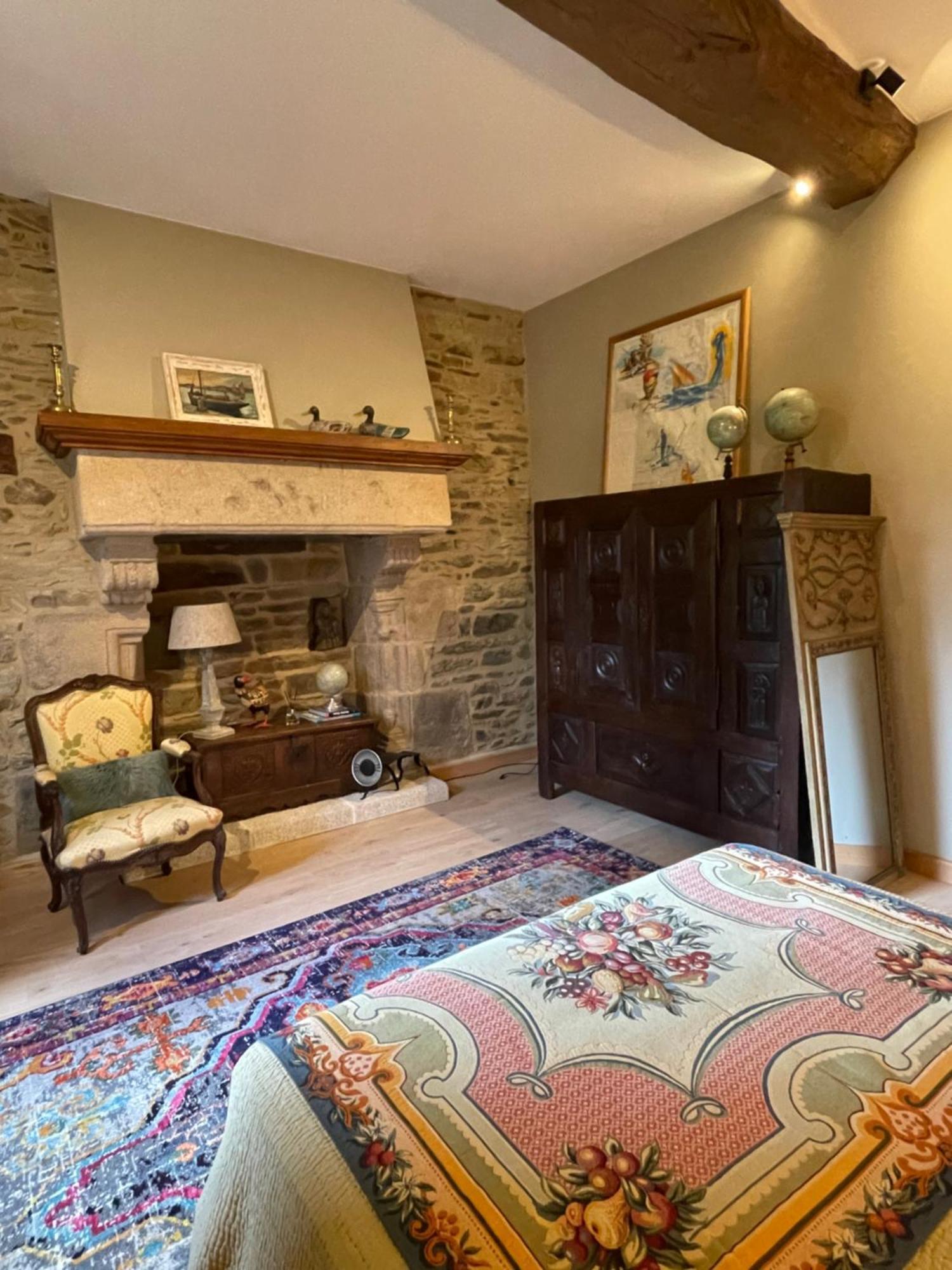 Manoir Medieval Du XV Ieme Siecle Minihy-Tréguier Exteriör bild
